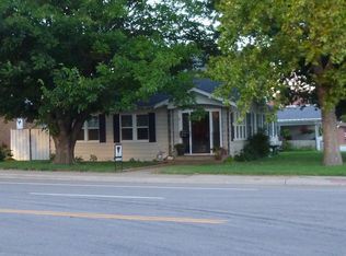 514 S Main St, Shamrock, TX 79079