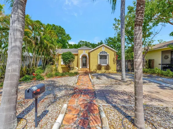 230 SW 4th St, Dania, FL 33004