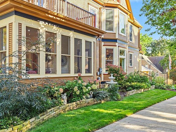 5th image of 833 Walnut STREET