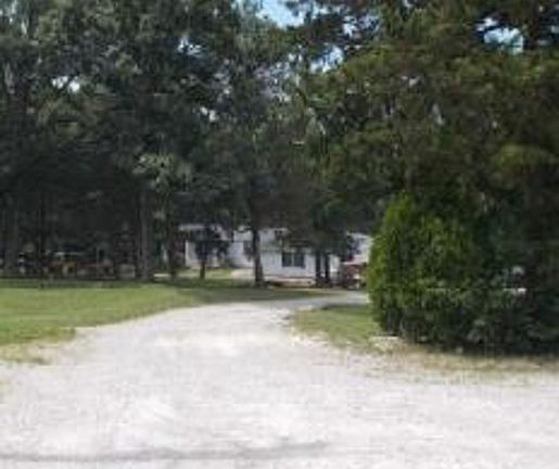 Exterior Neighborhood (street photo)