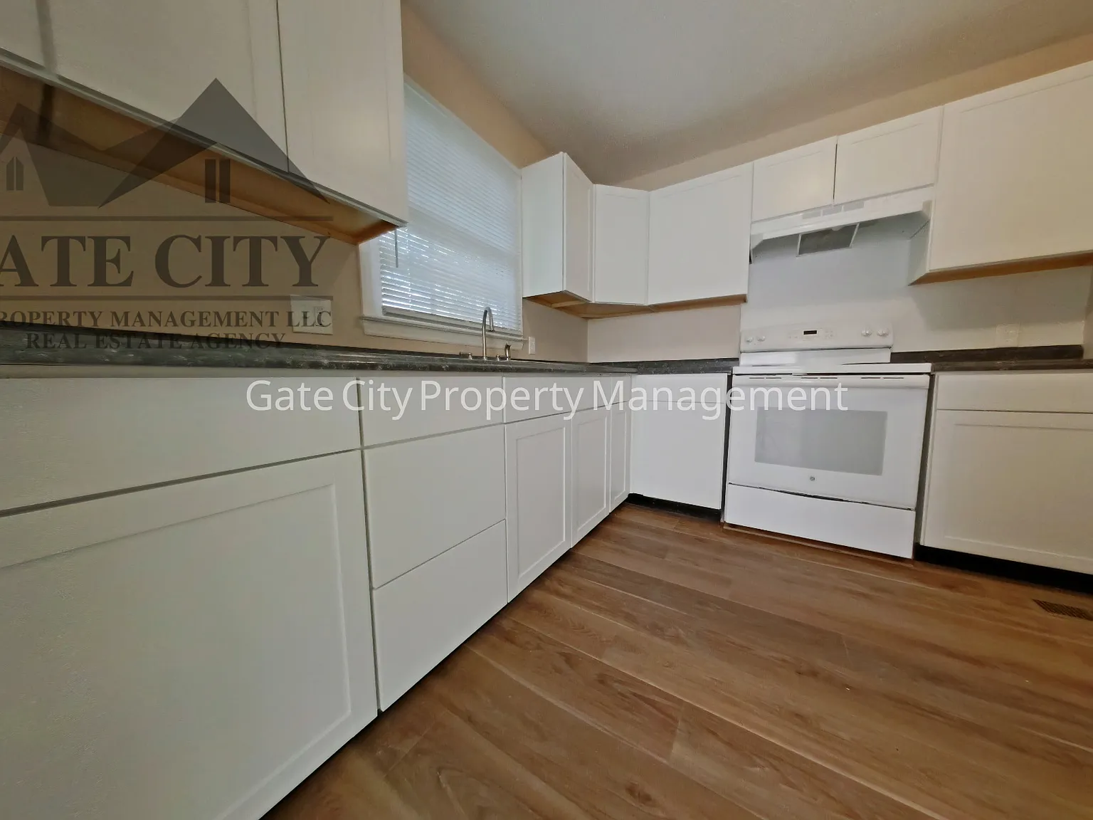 3 bed, 1.5 bath, 10 sqft, $1,425 — Photo 3