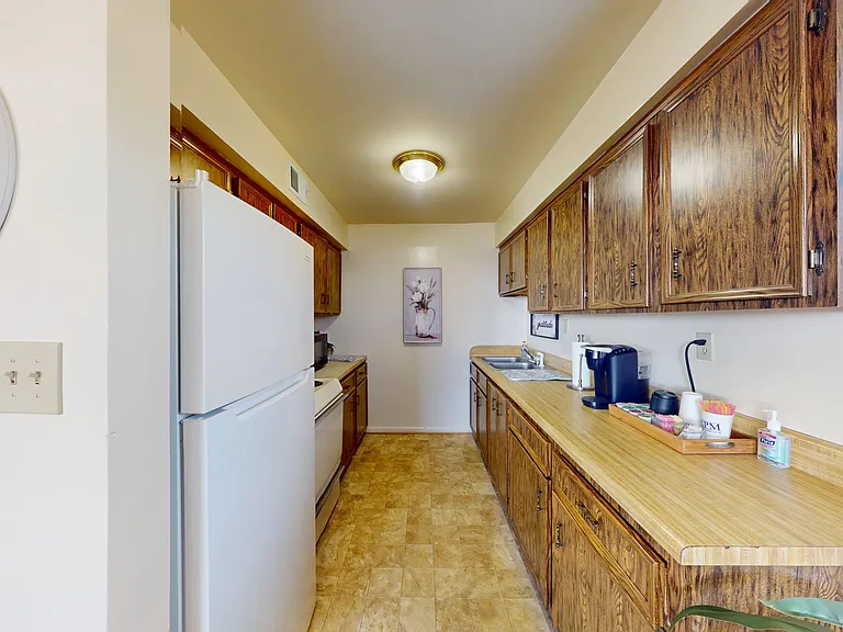 Lakewood Garden Apartments — Photo 6