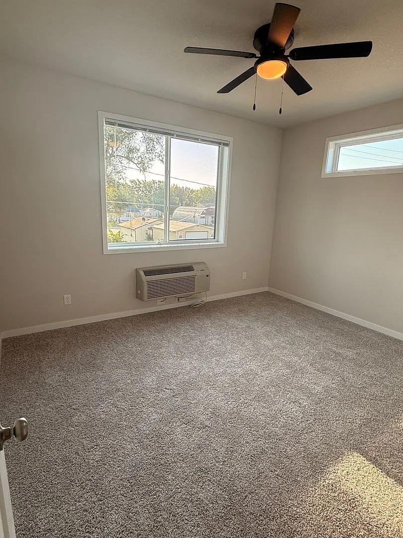 304 SE 3rd Street — Photo 4
