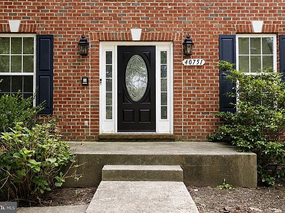 3rd image of 40751 Merlin Way