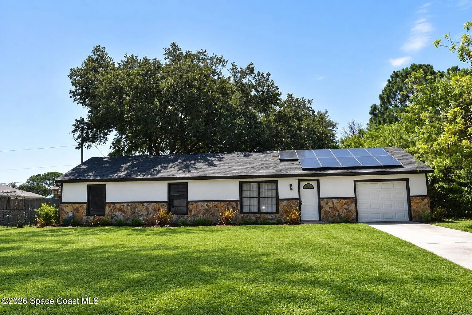 3 bed, 2.0 bath, 1338 sqft, $1,650 — Photo 1