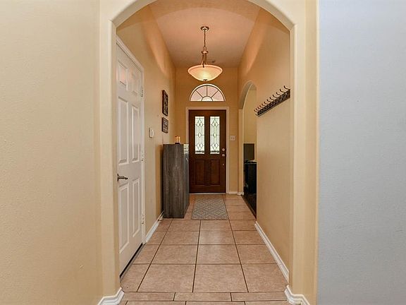 3rd image of 6814 Stoneyvale Dr