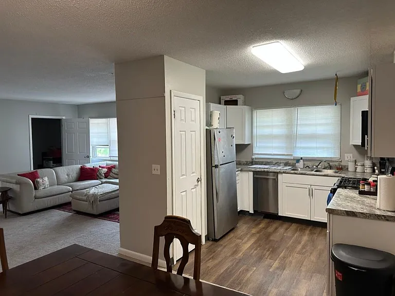 1012 N Summit St #A — Photo 2