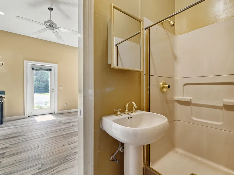 111 Florida Ave — Photo 13