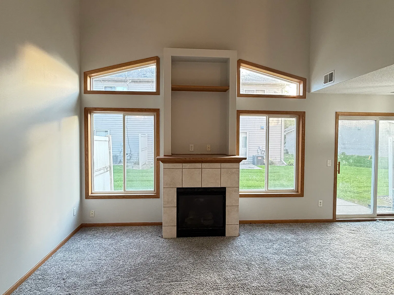 3 bed, 1404 sqft, $1,900 — Photo 3