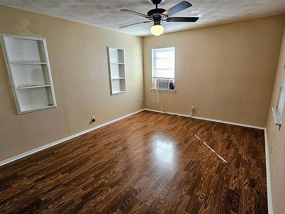 5th image of 820 Bryan Dr