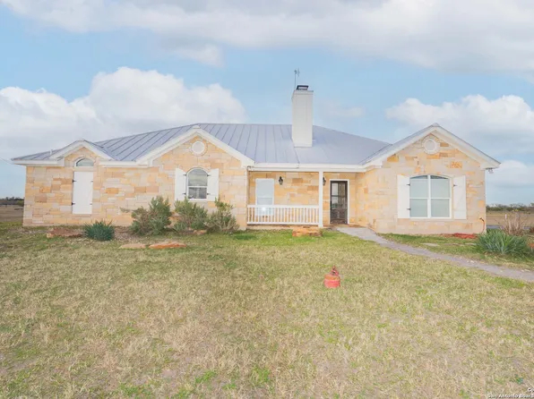 9549 Fm-2200, Yancey, TX 78886