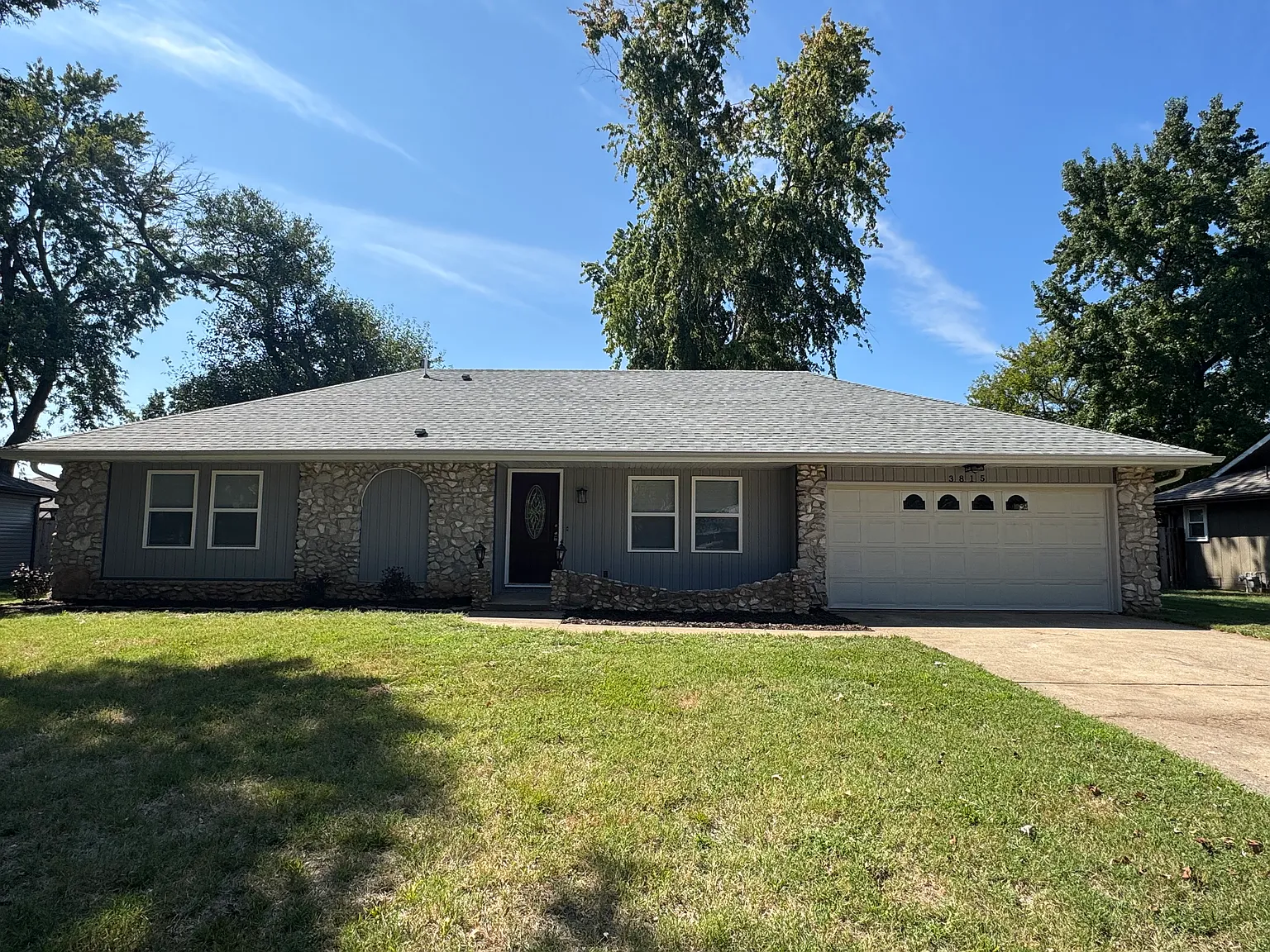 3 bed, 1637 sqft, $1,930 — Photo 2