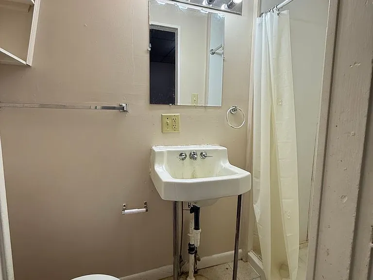 909 N 10th St #1 — Photo 5
