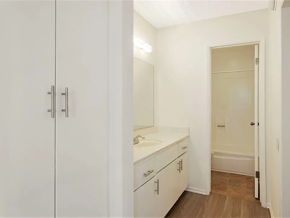 1 Bed + 1 Bath