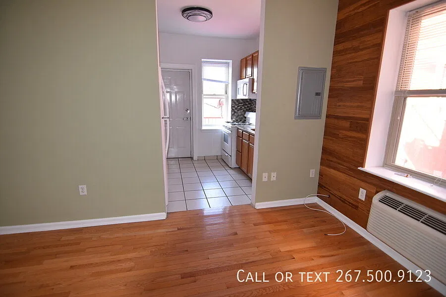 Newly renovated 2BR unit with a balcony. Close to Train. Available on 11/15. — Photo 4