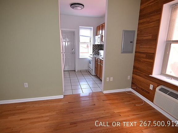 4th image of 6 S 46th St APT 4