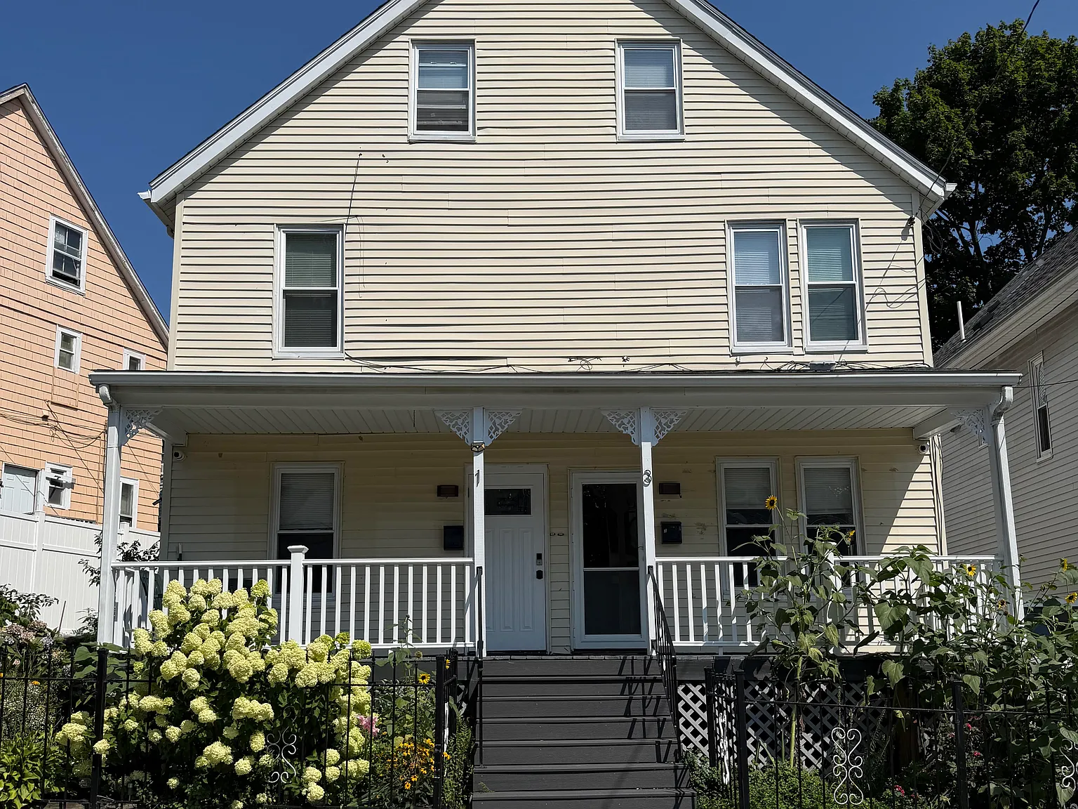 2 bed, 1000 sqft, $2,700 — Photo 1