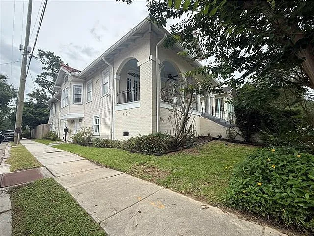 2735 Octavia St — Photo 1