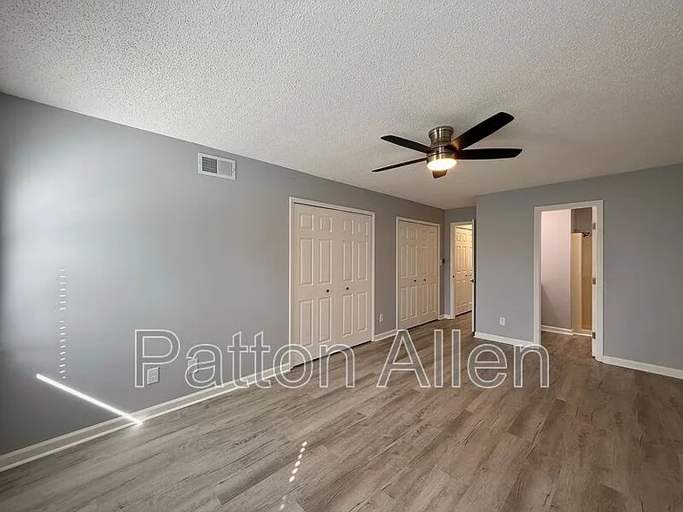 2406 Abbey Cir — Photo 17
