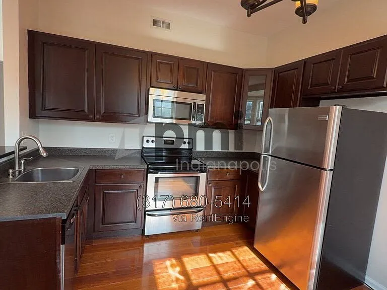 Indy Downtown Colonial Apartments — Photo 94