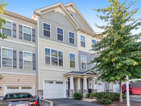 1575 Renate Dr, Woodbridge, VA 22192
