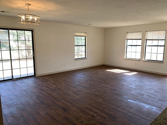 4th image of 518 SE Lee Haven Dr