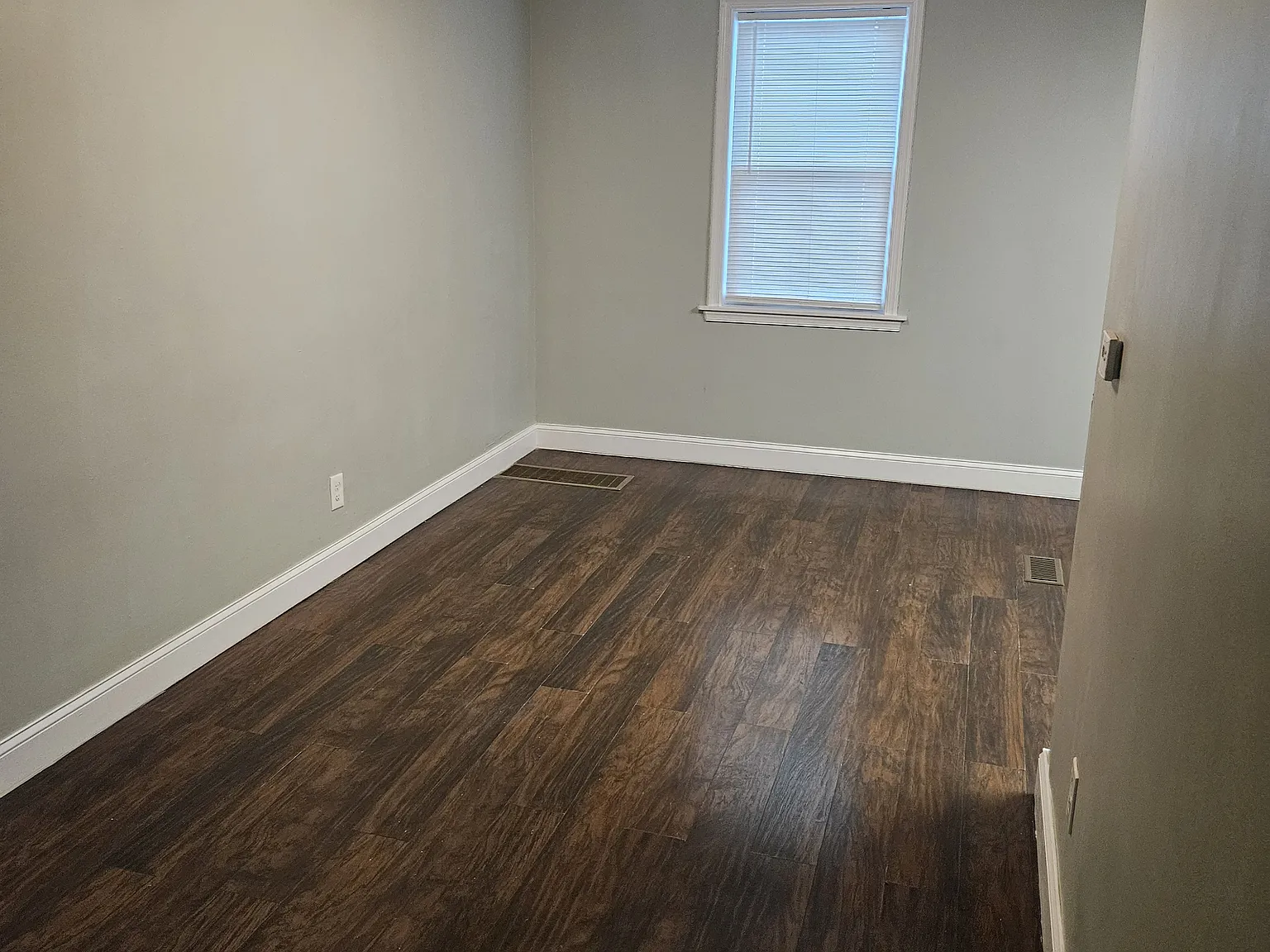 412 E Basin St — Photo 3