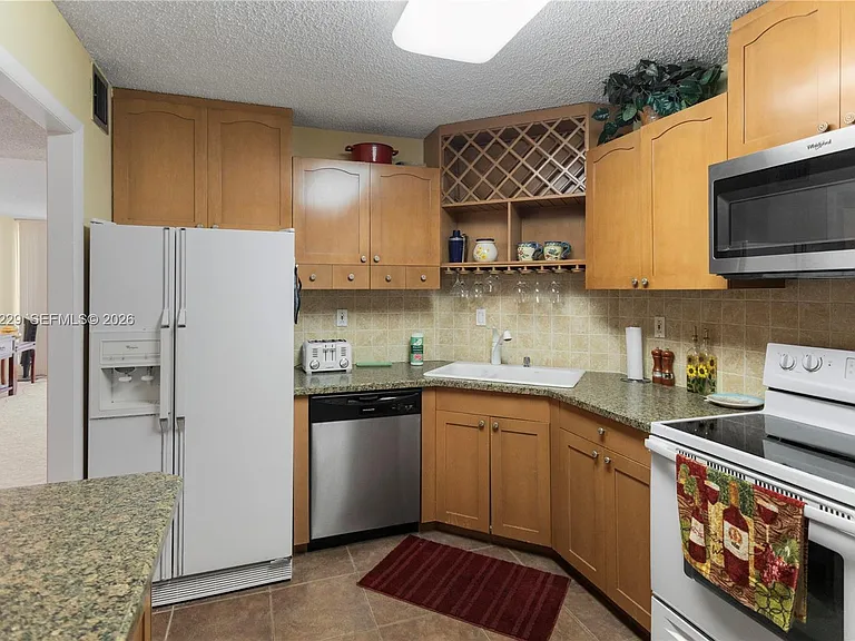 4020 Galt Ocean Dr #203 — Photo 23