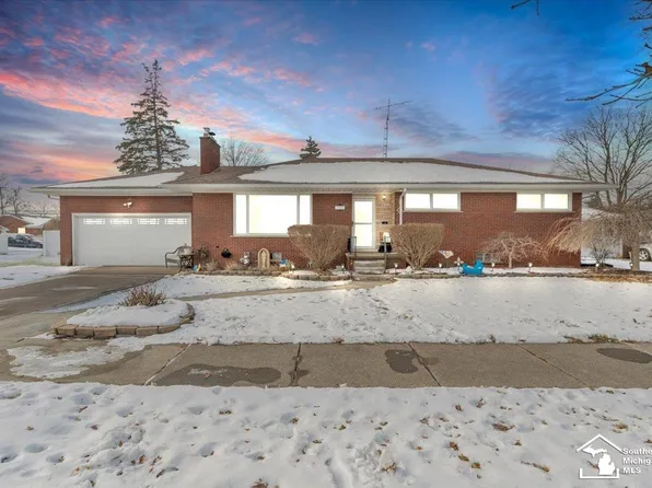 14562 Burns St, Southgate, MI 48195