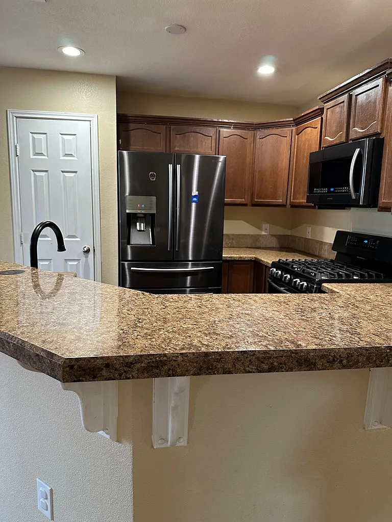 4 bed, 2.0 bath, 1588 sqft, $2,500 — Photo 3