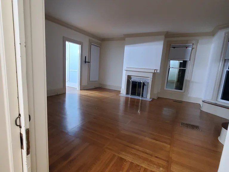 114 W Lexington Ave — Photo 40