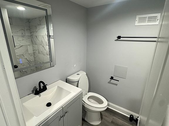 5th image of 407 N Lakewood Ave Room 5