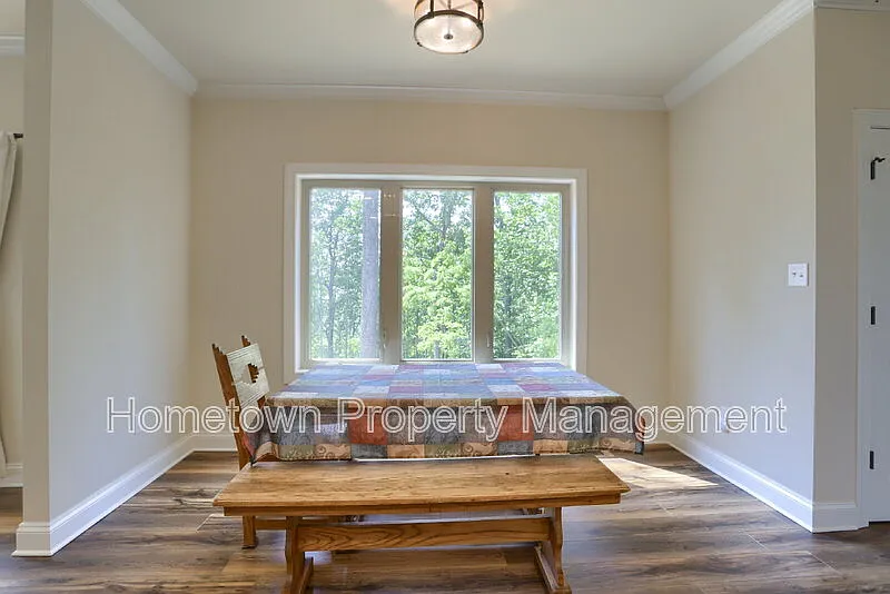 3 bed, 3.5 bath, 3400 sqft, $3,500 — Photo 2