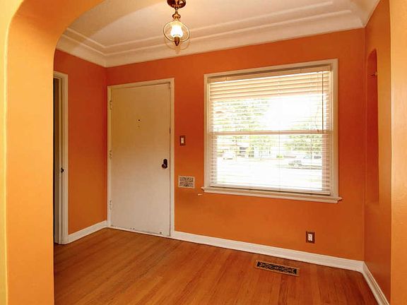 3rd image of 1705 N Farris Ave