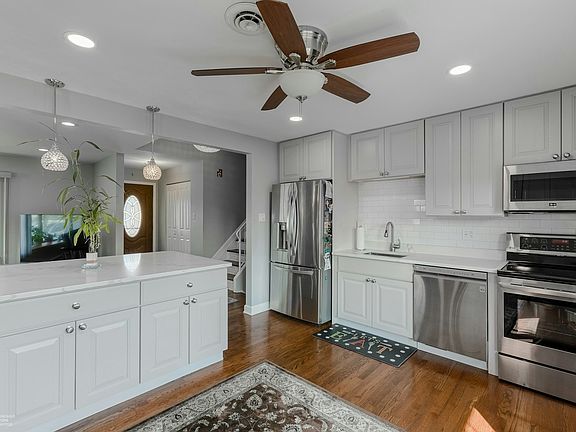 4th image of 120 Concord Dr
