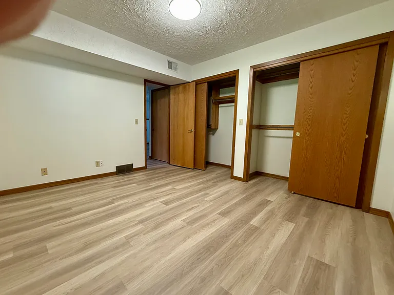 2nd bedroom 15x15 & closets