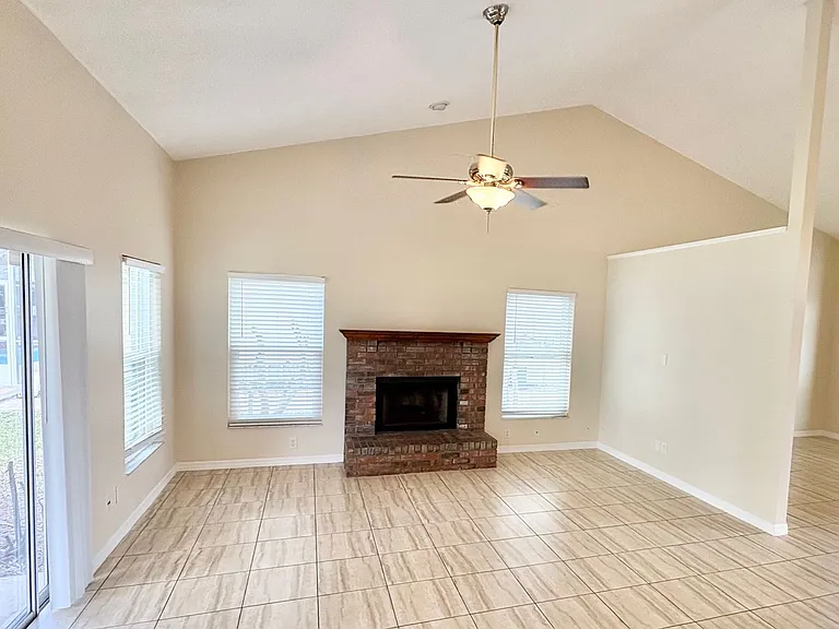 2813 Rolling Broak Dr — Photo 7