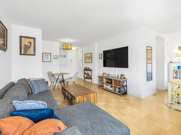 245 East 24th Street image 6 of 10