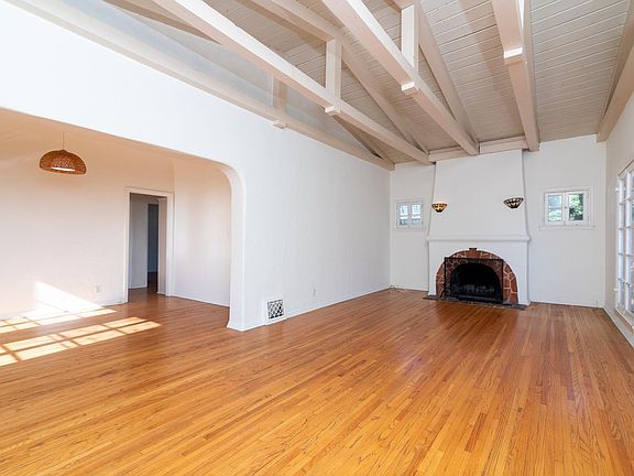 2nd image of 2569 N Beachwood Dr