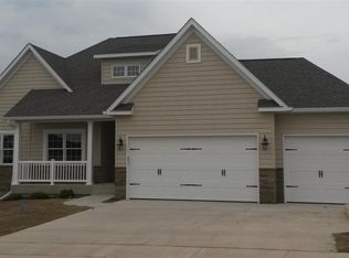 12 Blackstone Way, Le Claire, IA
