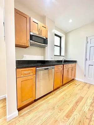 Rented by HOLTON REAL ESTATE INC. | media 2