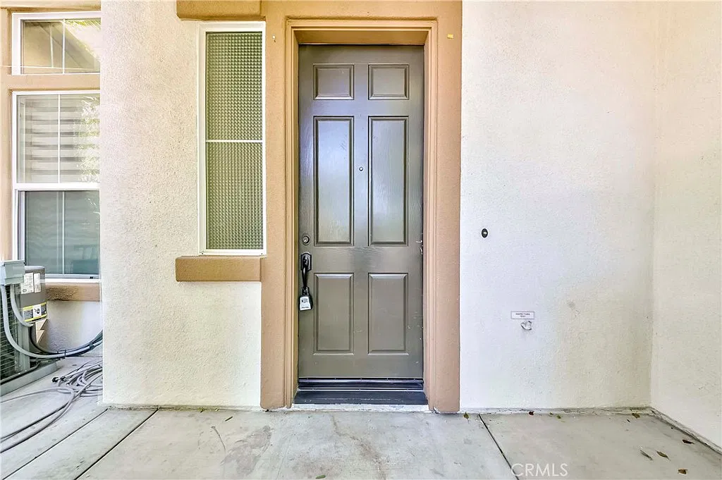 2 bed, 2.5 bath, 1623 sqft, $3,900 — Photo 2