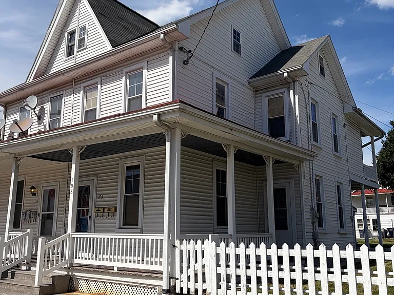 108 N Railroad St — Photo 2