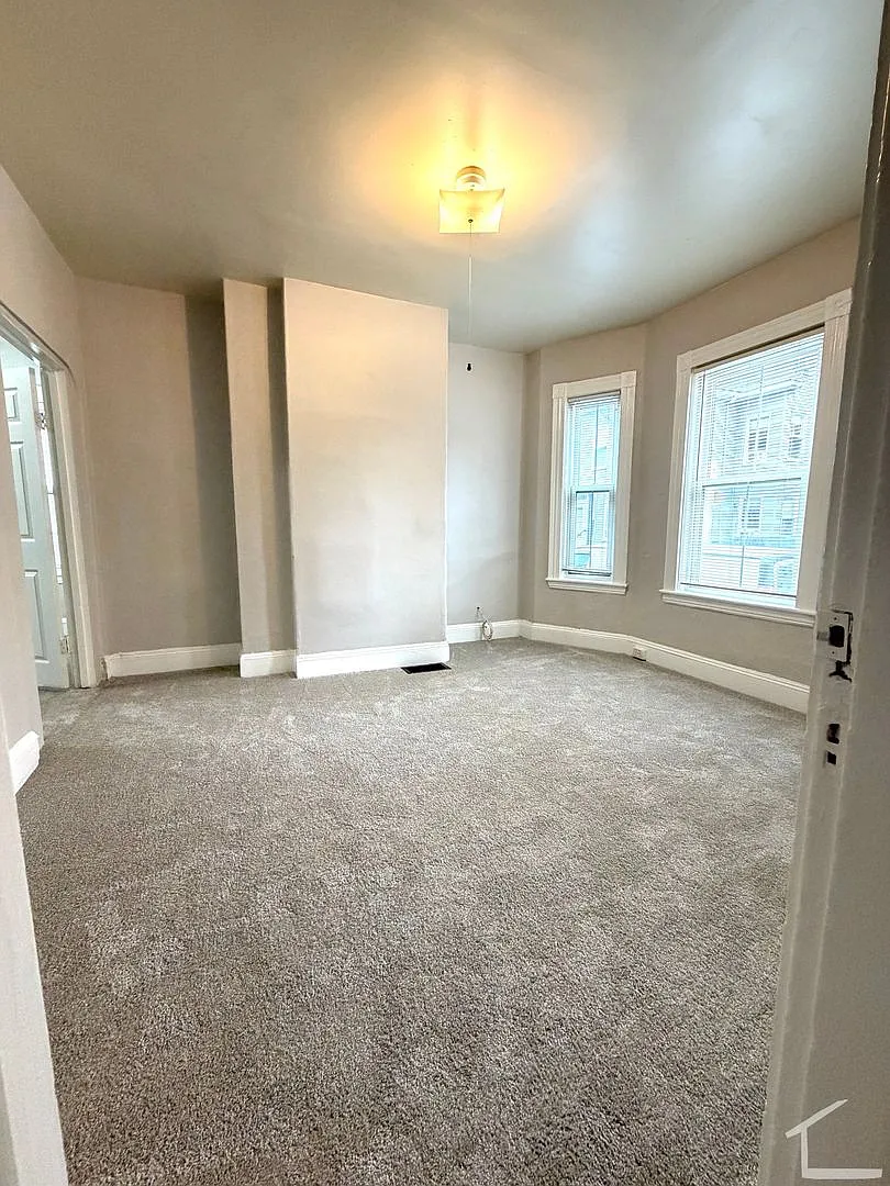 8/1 NO FEE! Townhouse style 3BR near Boston Landing! — Photo 3