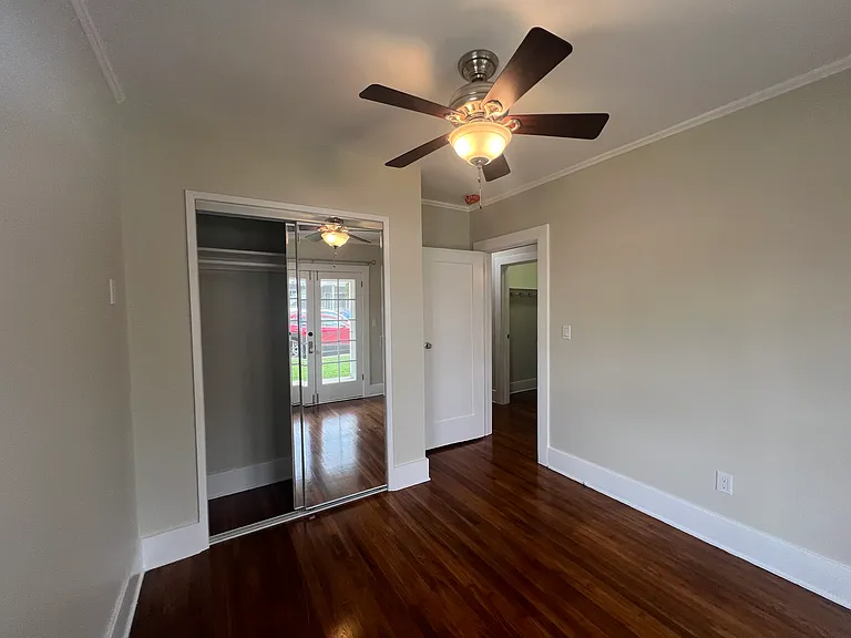 433 W Windsor Rd — Photo 14