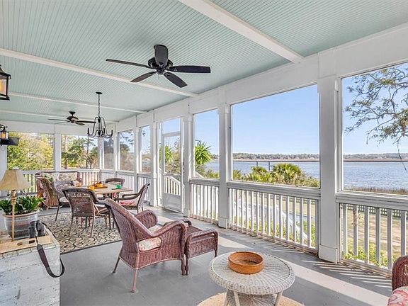 5th image of 690 Japonica Dr