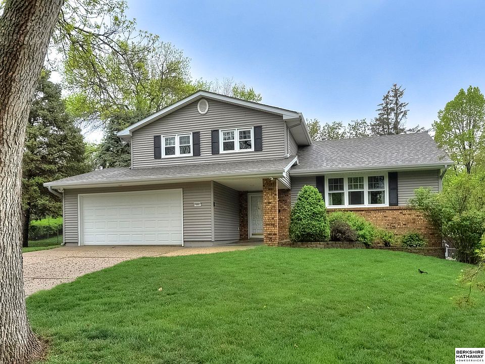 1st image of 906 Sherman Cir