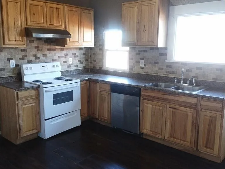 7414 S Wapato St — Photo 11
