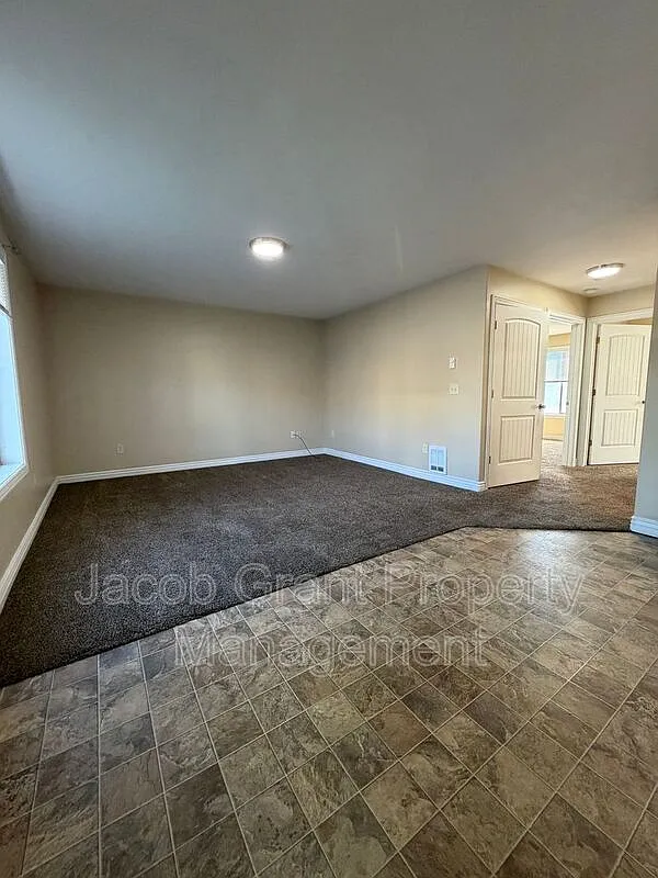 Building Photo - 245 Opal Ct #2E