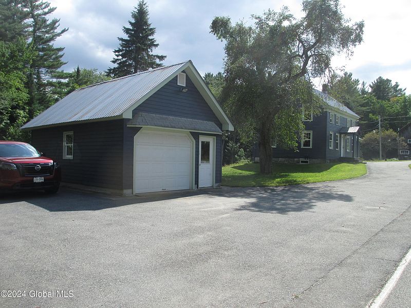 2nd image of 1143 Dartmouth Road